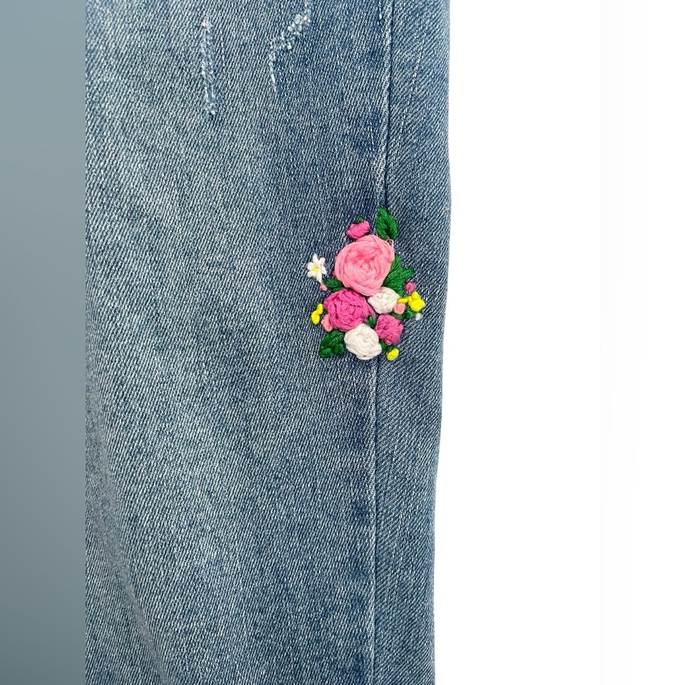 Democracy Blue Ankle Jeans with Floral Embroidery Size 16 - Picture 6 of 16
